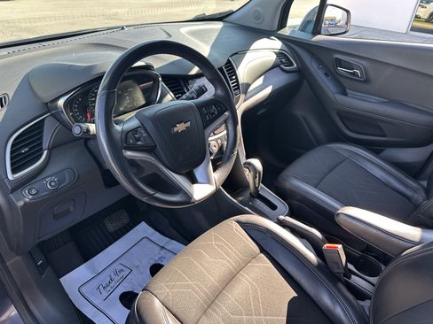 Used 2018 Chevrolet Trax LT w/ LT Convenience Package FWD image 7