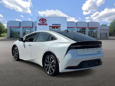 Used 2023 Toyota Prius Prime FWD image 5