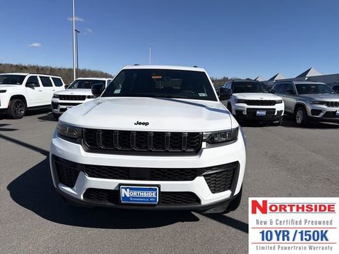 New 2026 Jeep Grand Cherokee Altitude AWD/4WD image 2