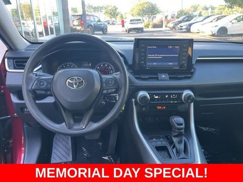 Used 2021 Toyota RAV4 LE FWD image 17
