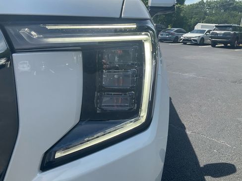 Used 2024 GMC Yukon Denali Ultimate AWD/4WD image 9