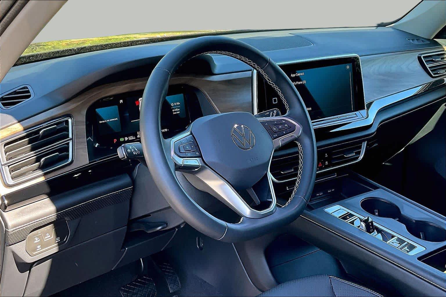 Used 2024 Volkswagen Atlas SE FWD image 16