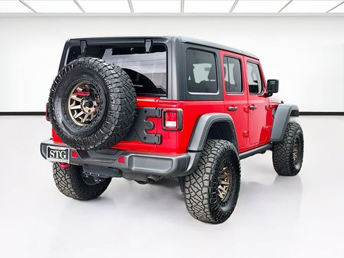 Used 2023 Jeep Wrangler Unlimited Rubicon AWD/4WD image 4