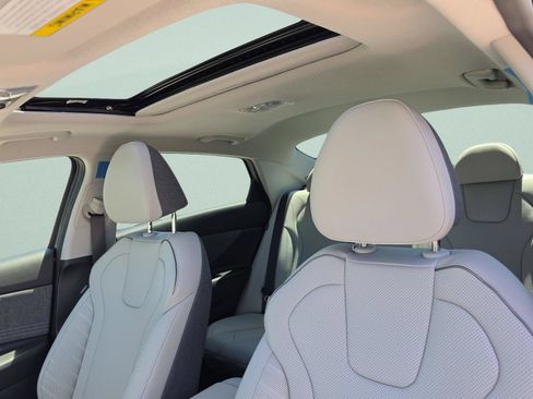 New 2026 Hyundai Elantra Limited FWD image 23