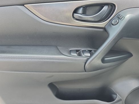 Used 2020 Nissan Rogue Sport S image 19