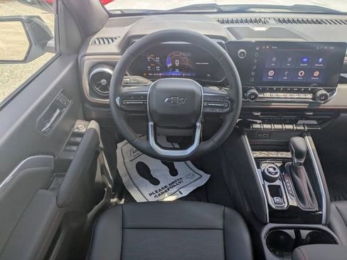 New 2025 Chevrolet Colorado Z71 w/ Technology Package AWD/4WD image 16