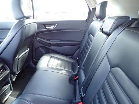 Used 2024 Ford Edge SEL image 11