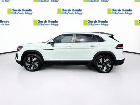 Used 2025 Volkswagen Atlas Cross Sport SE FWD image 4