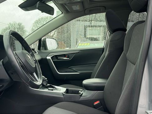 Used 2022 Toyota RAV4 XLE w/ Convenience Package image 10