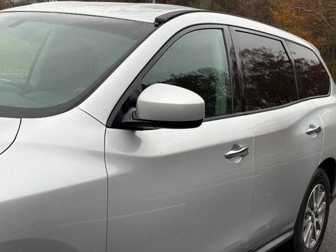Used 2014 Nissan Pathfinder S image 10