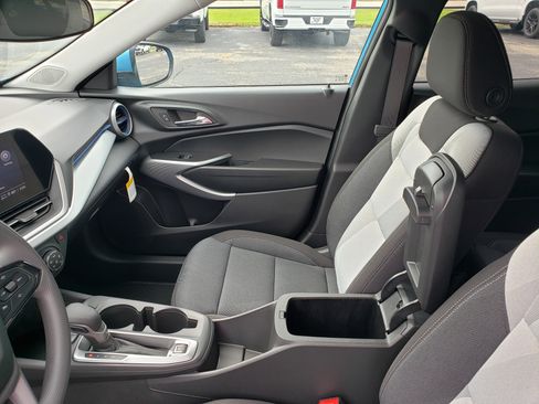 New 2026 Chevrolet Trax LS w/ LS Convenience Package FWD image 27