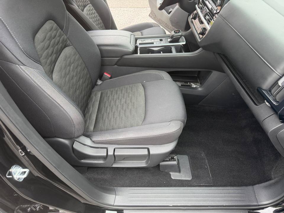 Certified 2025 Nissan Pathfinder SV FWD image 28