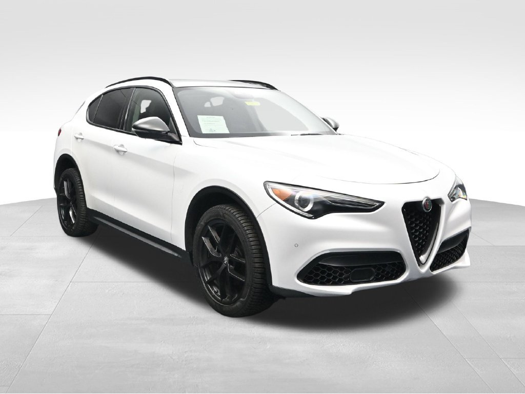 Used 2019 Alfa Romeo Stelvio Ti w/ TI Performance Package AWD/4WD image 7
