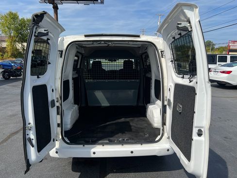 Used 2020 Nissan NV200 SV w/ Sliding Glass Door Package image 31