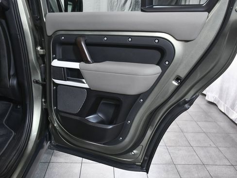 Used 2021 Land Rover Defender 110 X-Dynamic SE image 14