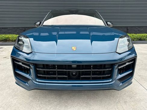 Certified 2025 Porsche Cayenne S image 8