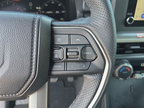 Used 2025 Toyota Tacoma TRD Off-Road AWD/4WD image 18