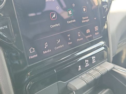 Used 2025 RAM 1500 Laramie AWD/4WD image 28