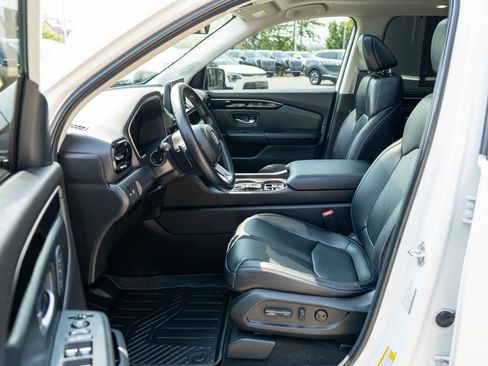 Used 2024 Honda Pilot Touring image 11