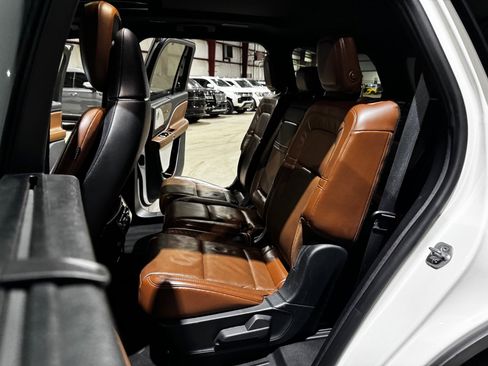 Used 2020 Lincoln Aviator Reserve w/ Equipment Group 201A image 18