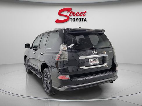 Used 2023 Lexus GX 460 Premium image 2