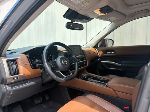 Used 2022 Nissan Pathfinder Platinum w/ Cargo Package FWD image 9