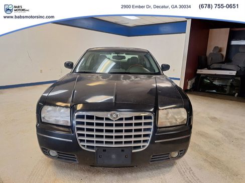 Used 2005 Chrysler 300 Touring image 2