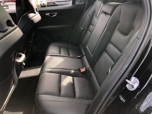 Used 2025 Volvo V60 B5 Cross Country Plus image 34