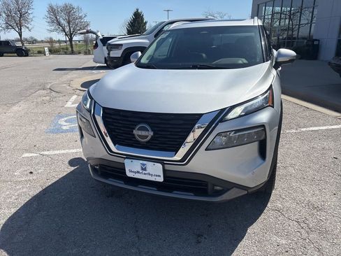 Used 2022 Nissan Rogue SL w/ SL Premium Package image 11