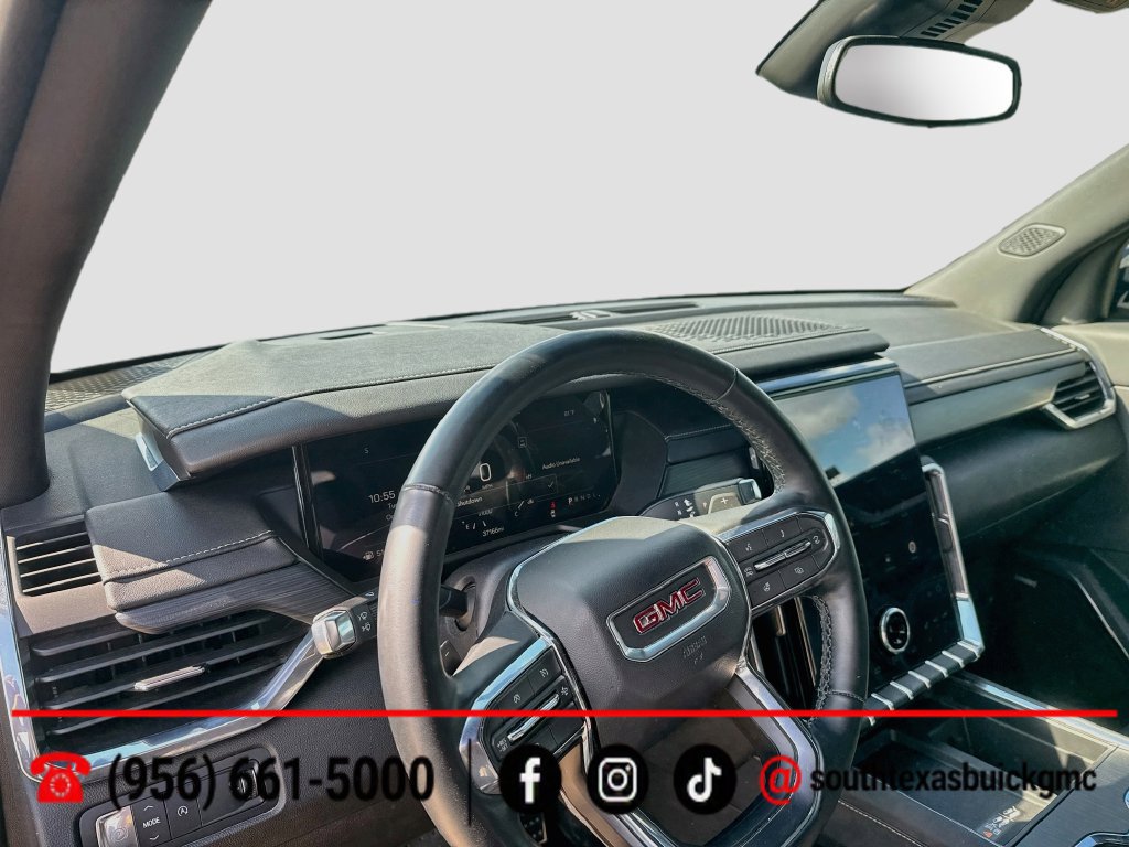 Used 2025 GMC Acadia Elevation w/ Elevation Premium Package FWD image 13