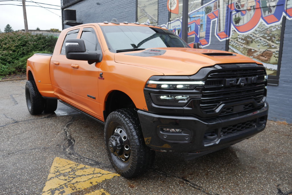 Used 2025 RAM 3500 Laramie AWD/4WD image 27