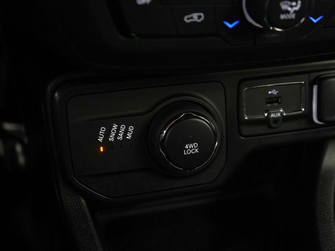 Used 2021 Jeep Renegade Sport image 22