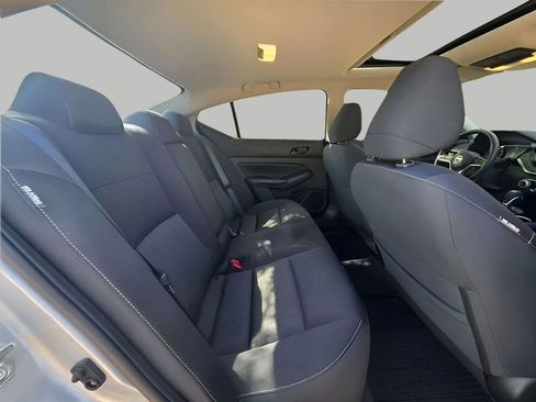 Used 2024 Nissan Altima 2.5 SV w/ SV Premium Package image 8