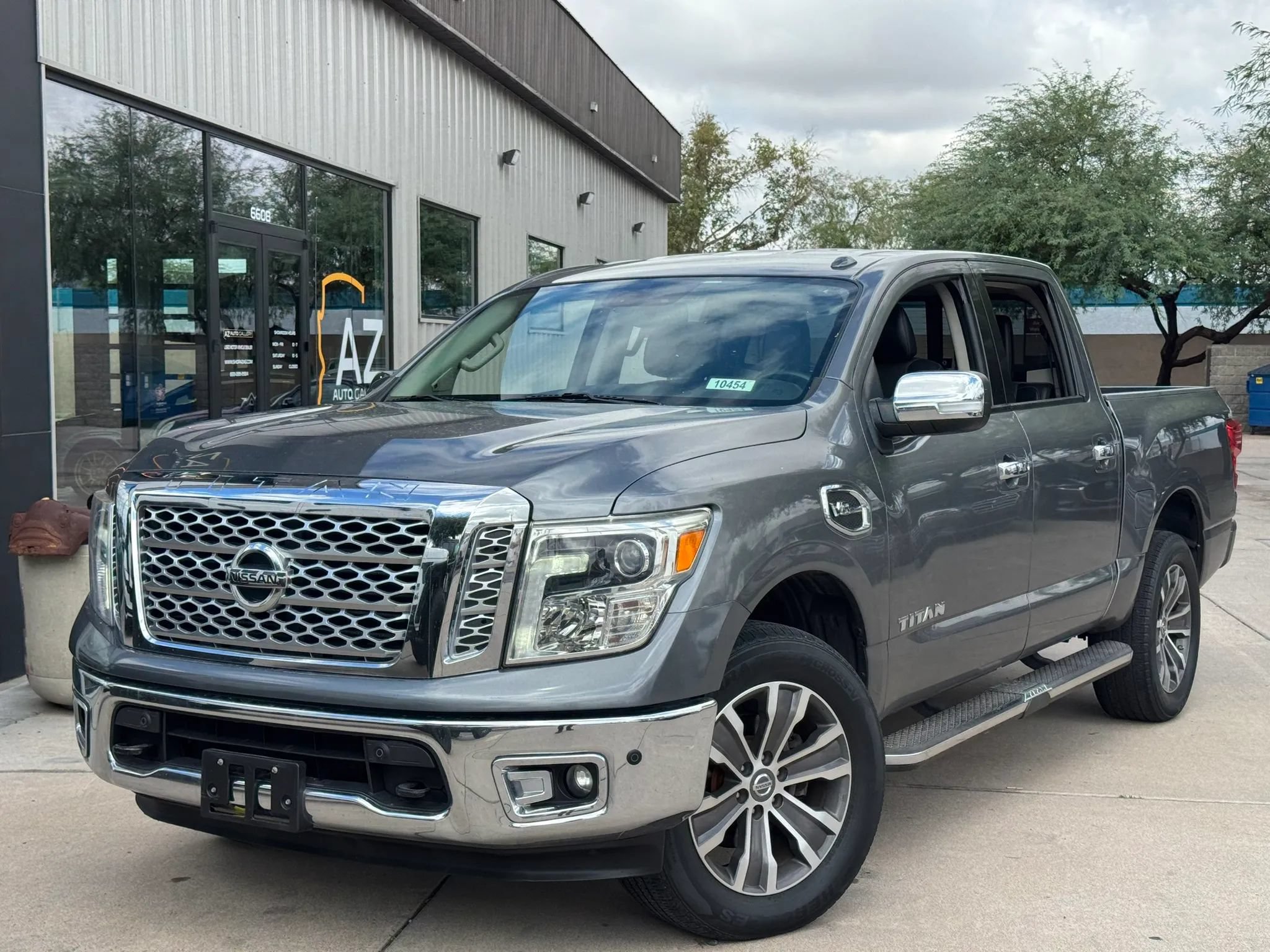 Used 2017 Nissan Titan SL AWD/4WD image 1