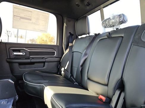New 2026 RAM 2500 Laramie AWD/4WD image 17