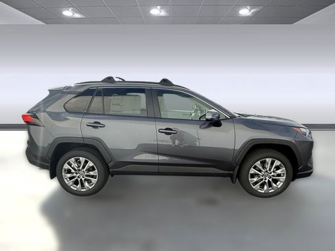 Used 2025 Toyota RAV4 XLE Premium image 8