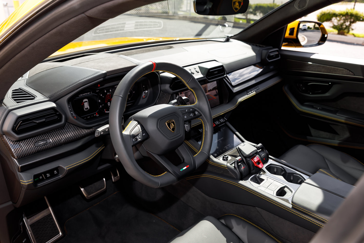 Used 2025 Lamborghini Urus S AWD/4WD image 33