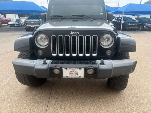 Used 2016 Jeep Wrangler Unlimited Sahara AWD/4WD image 2