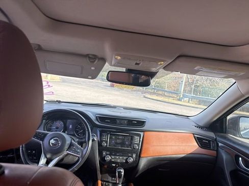 Used 2018 Nissan Rogue SL w/ Premium Package image 26