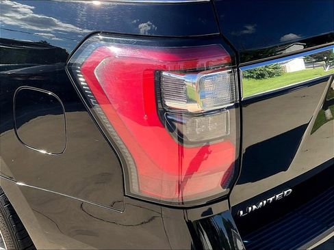 Used 2018 Ford Expedition Limited w/ Equipment Group 302A AWD/4WD image 23