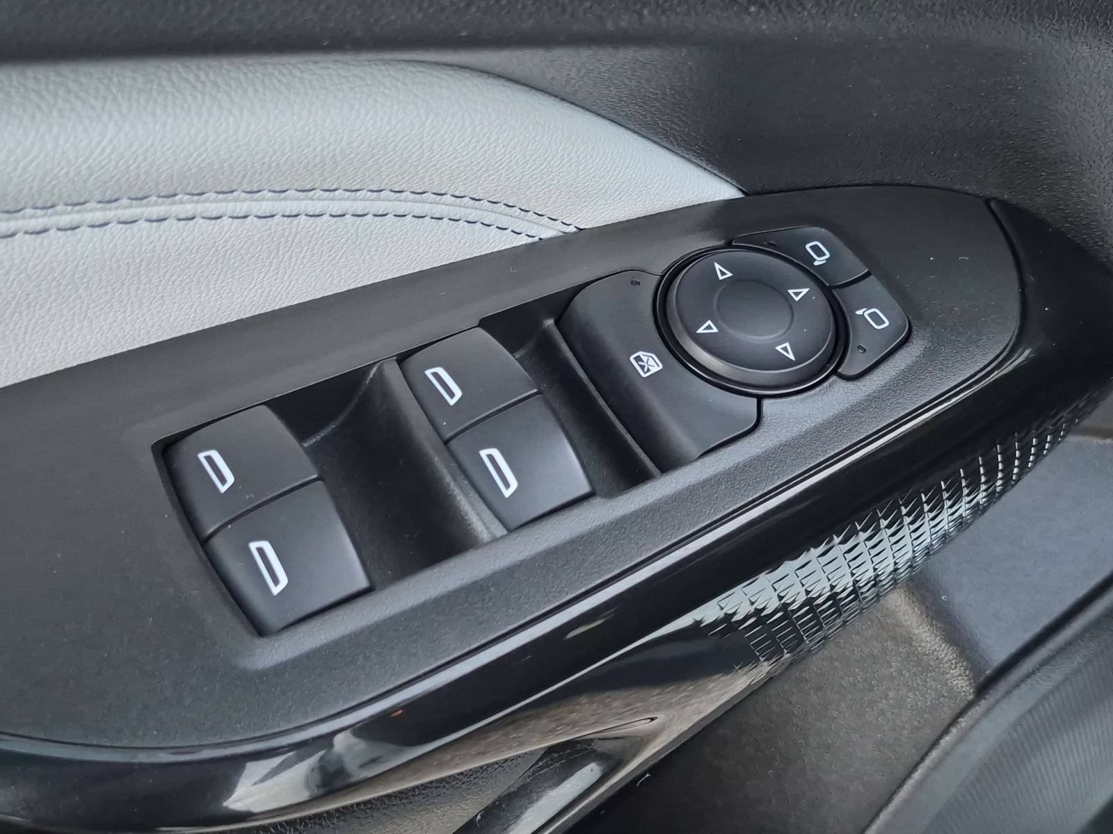 Used 2024 Chevrolet Trax LT FWD image 11