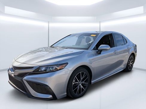 Used 2024 Toyota Camry SE FWD image 7