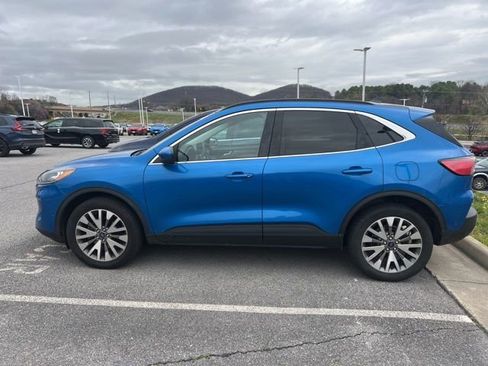 Used 2021 Ford Escape Titanium image 2