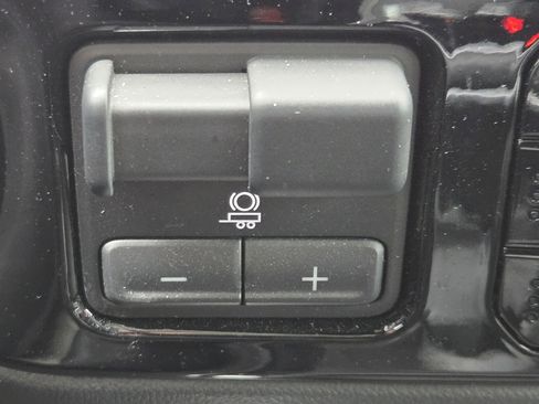 Used 2024 Chevrolet Silverado 1500 ZR2 w/ Technology Package image 19