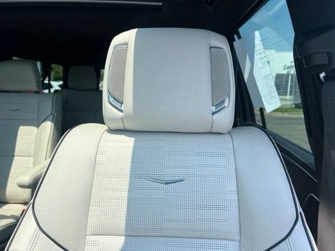 Used 2023 Cadillac Escalade ESV Sport w/ Touring Package AWD/4WD image 32