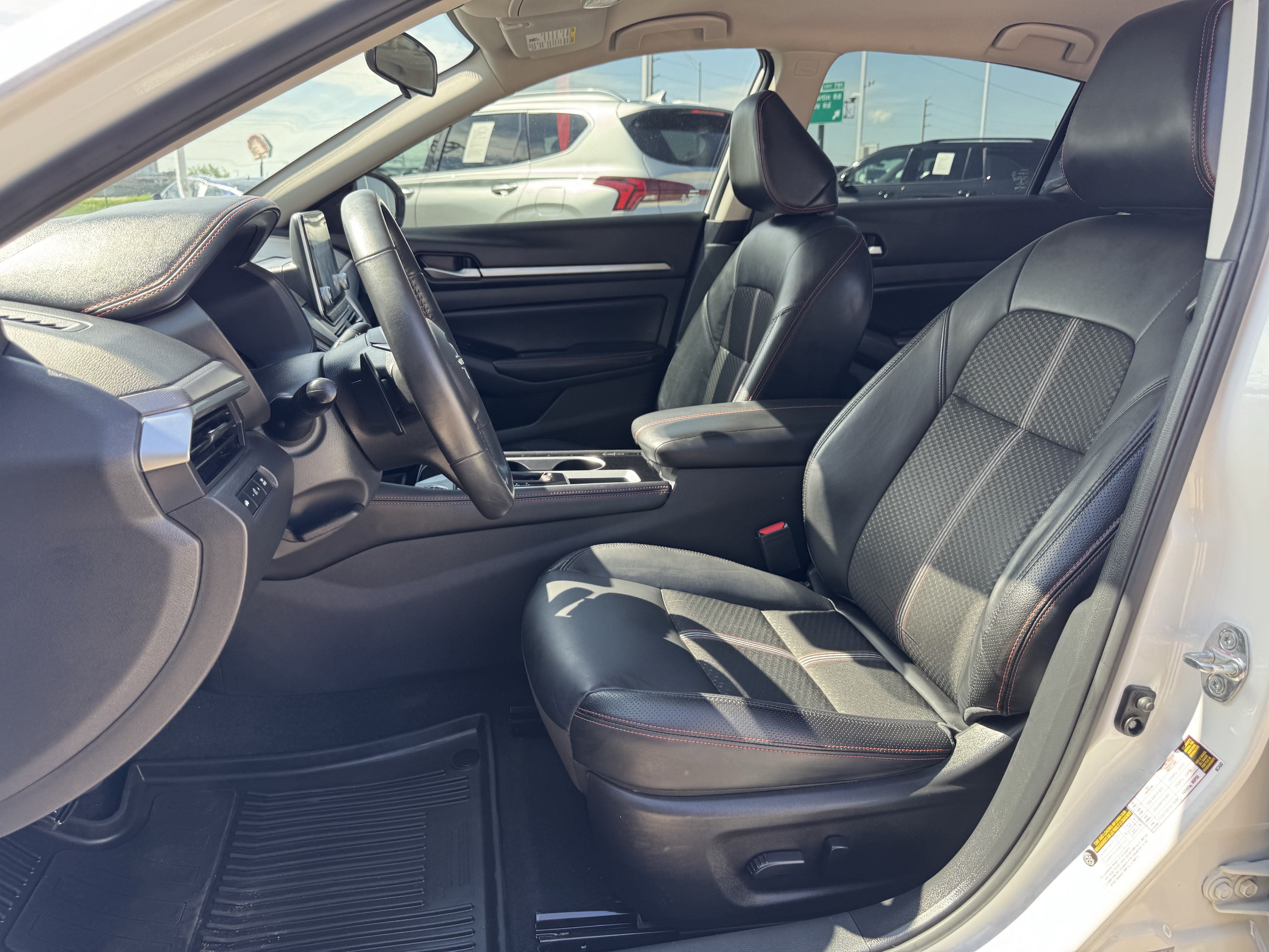 Used 2024 Nissan Altima 2.5 SR FWD image 22