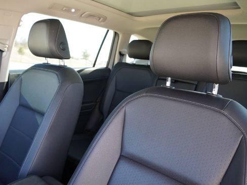 Used 2020 Volkswagen Tiguan SE image 11