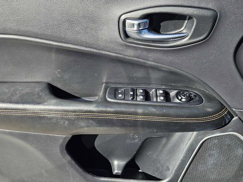 Used 2020 Jeep Compass Limited image 22