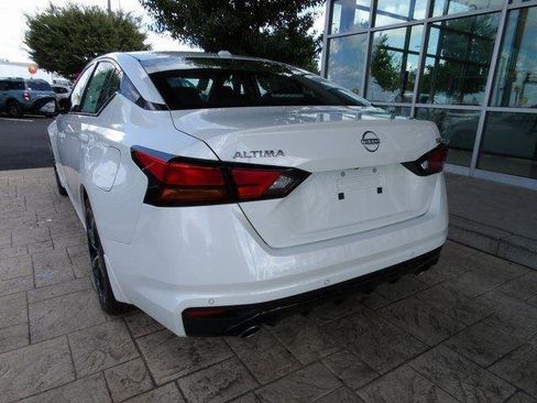 Used 2025 Nissan Altima 2.5 SR w/ SR Premium Package image 5