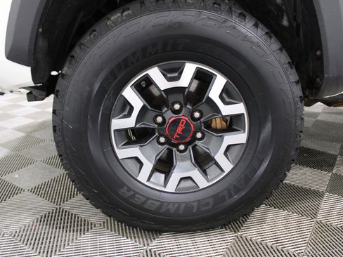 Used 2019 Toyota Tacoma TRD Off-Road image 38